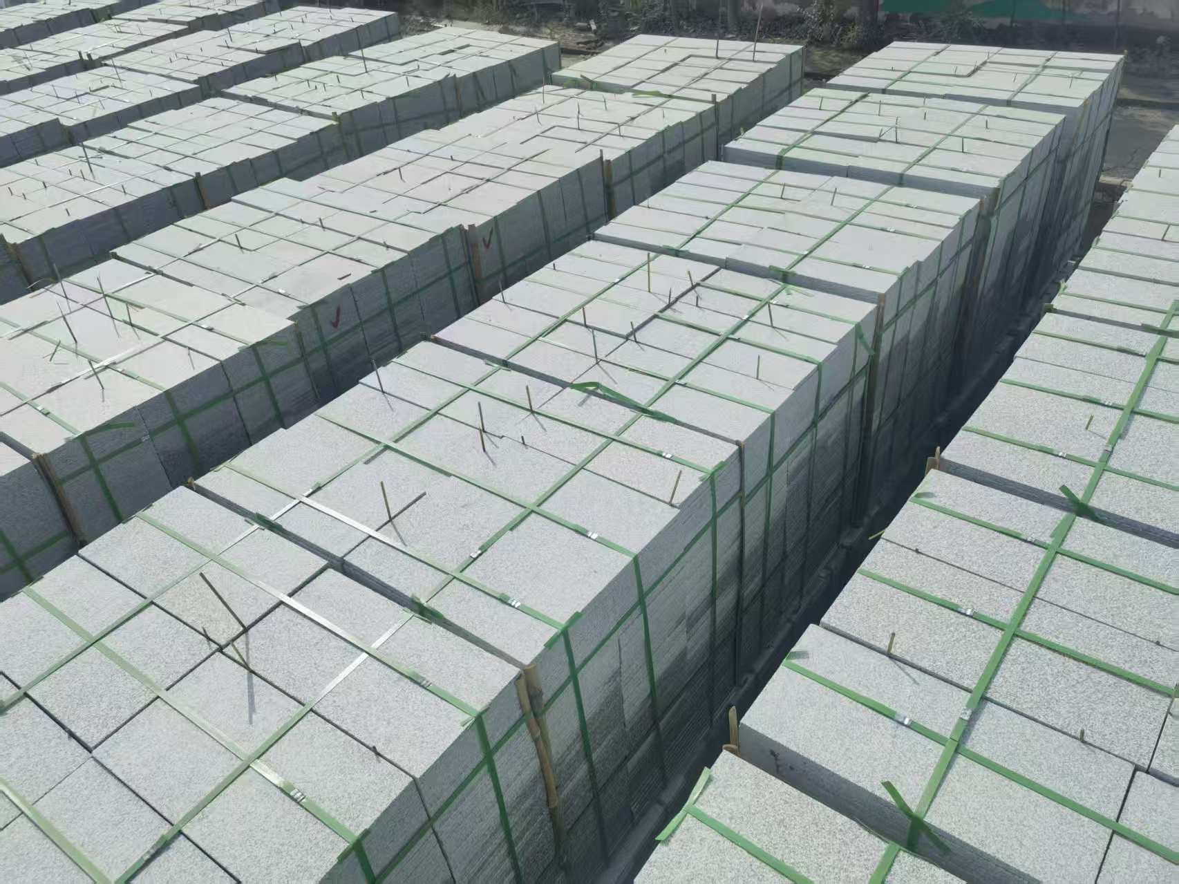 贵阳 芝麻白1.8公分火烧300*600地铺，清仓大甩卖