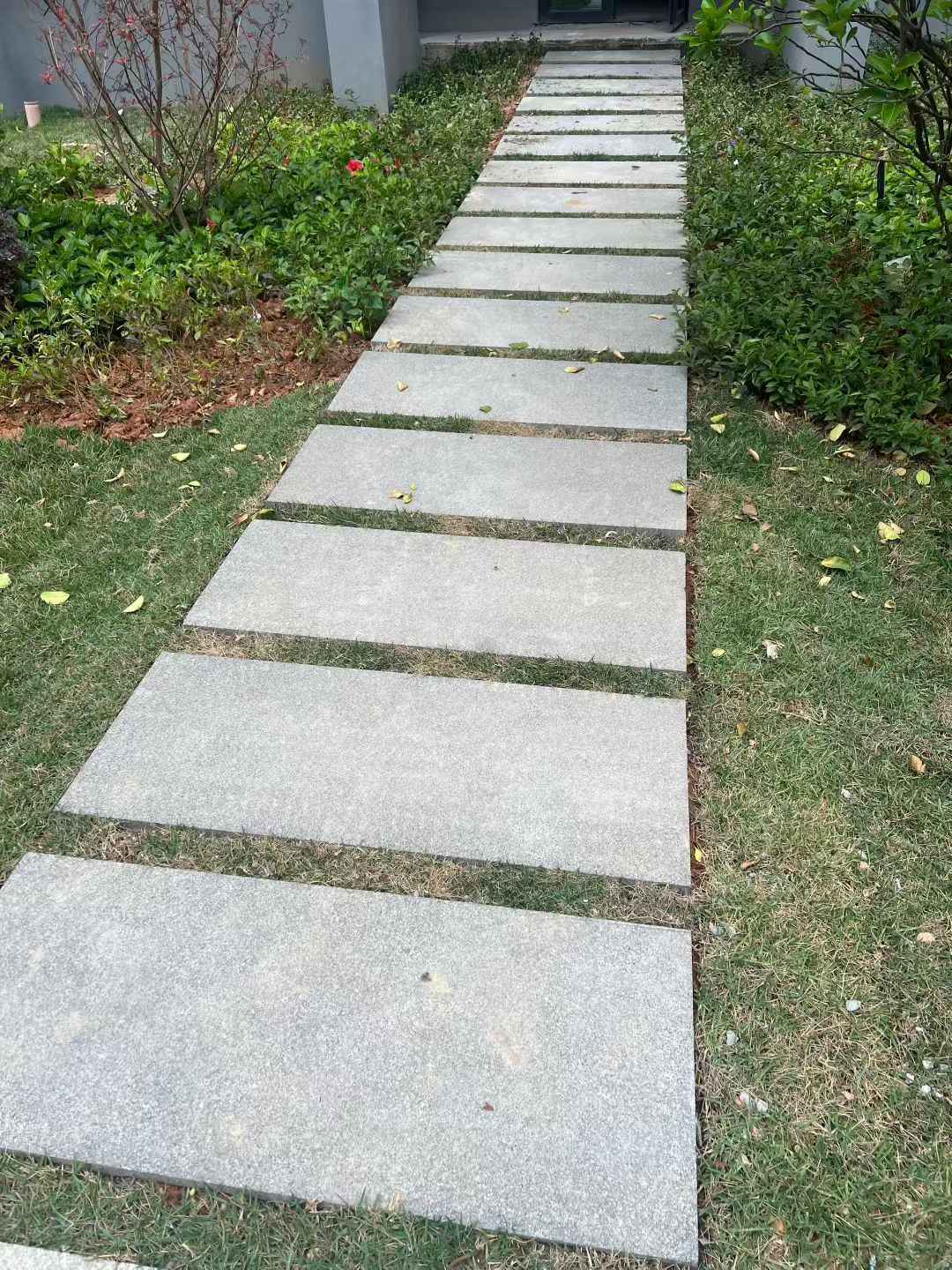 贵阳 芝麻黑小区踏步、汀步石铺装效果